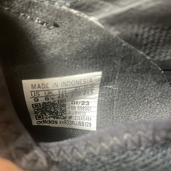 Brand new- never worn Adidas Predator soccer cleats - Picture 5 of 6